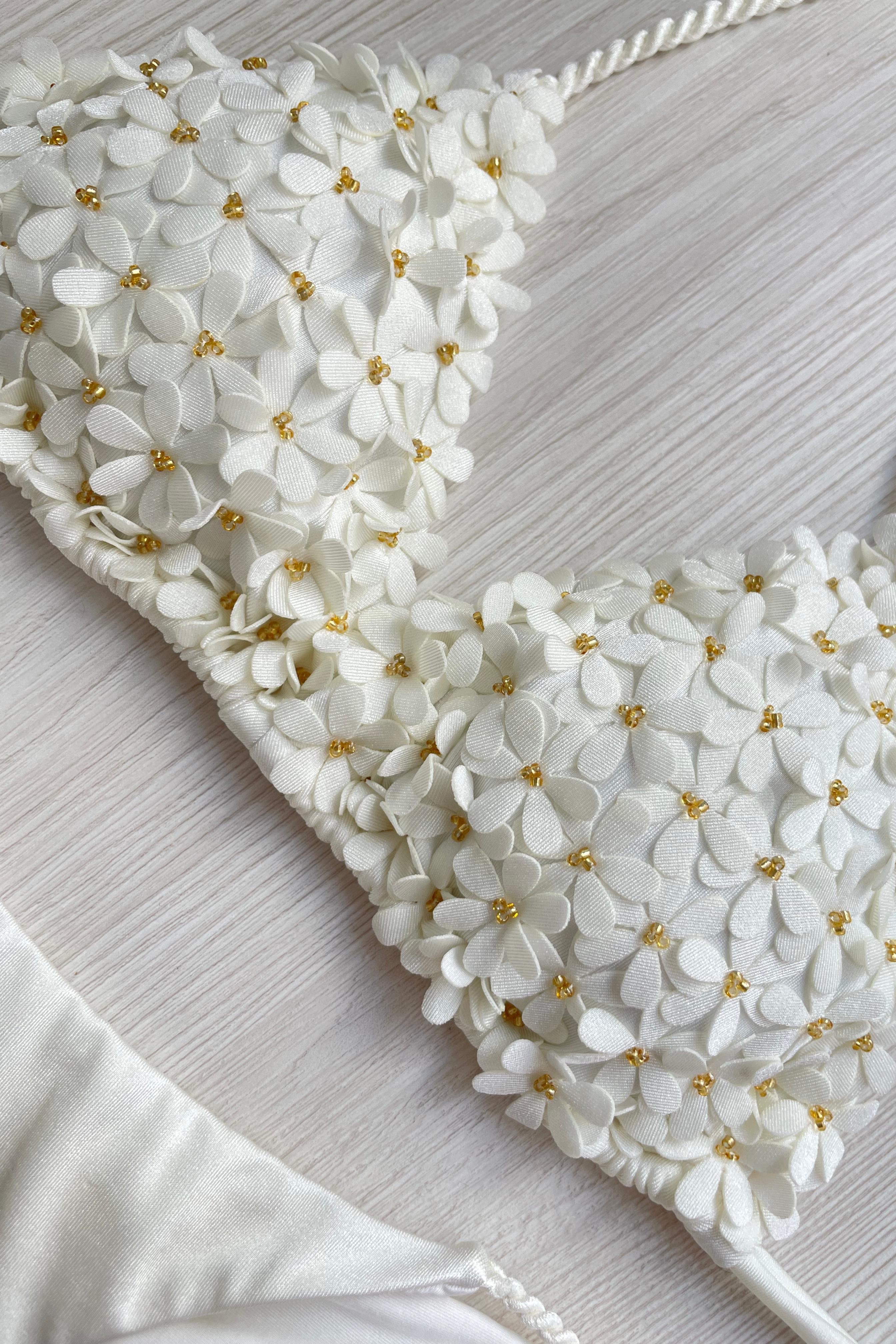 Beach Fashion Only Handgemaakte Flower Bikini Top Ivoor Beach Fashion Only Handgemaakte Flower Bikini Top Ivoor