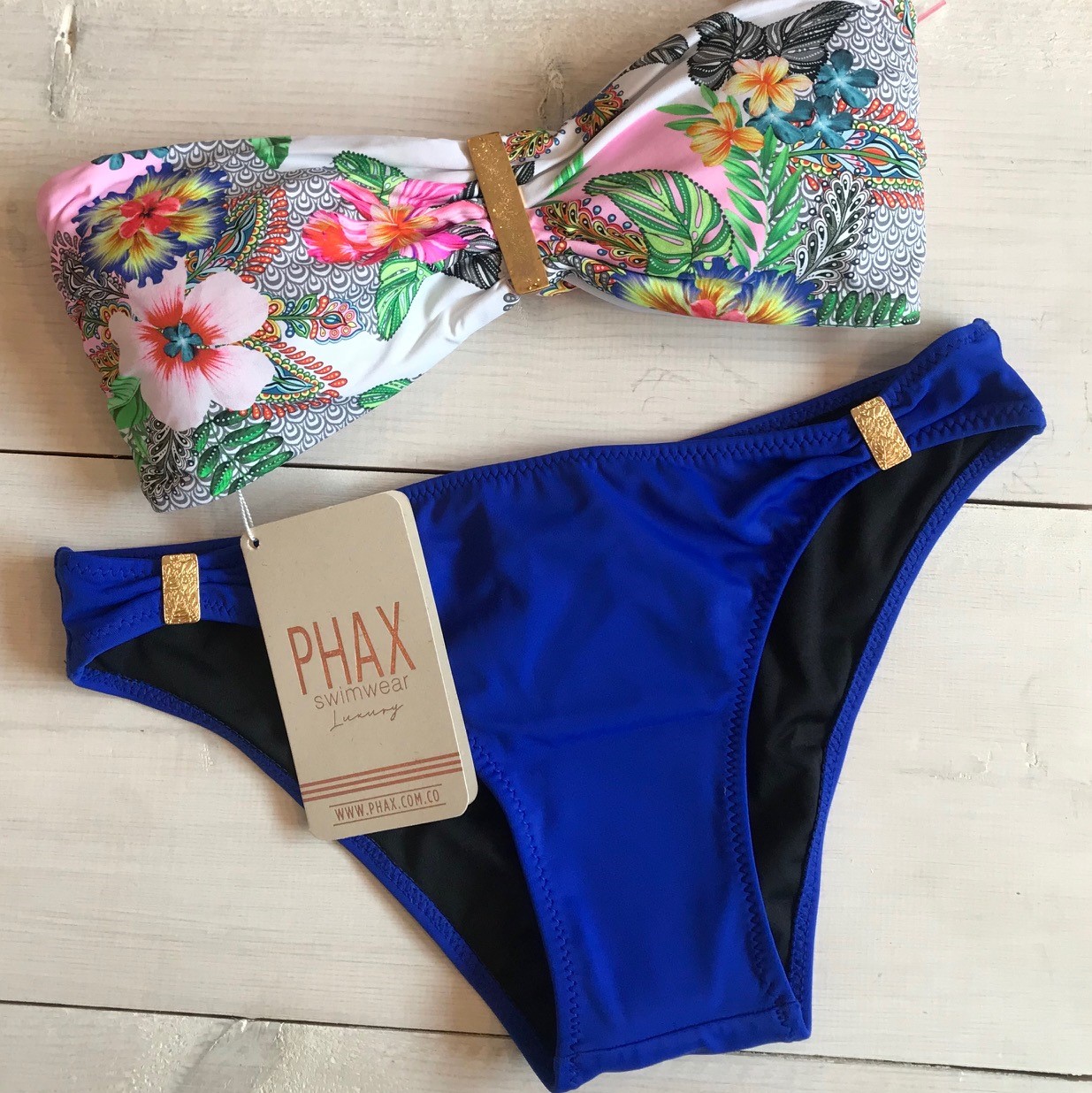 Seagrass Bay Strapless Top & Electric Blue intermedium bottom 